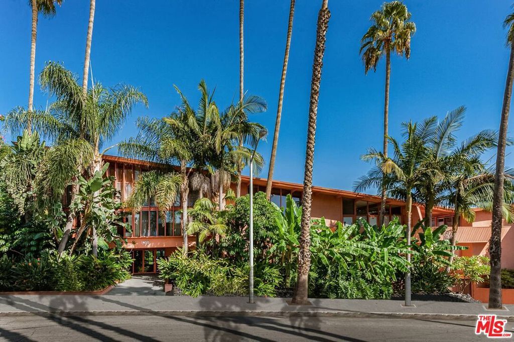 Property Photo: 1400 N Hayworth Avenue 7 CA 90046