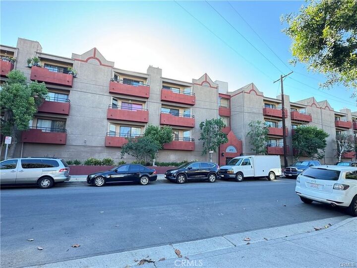 Property Photo:  4717 Ben Avenue 204  CA 91607 