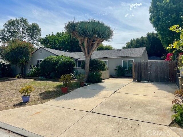 Property Photo:  919 Evergreen Place  CA 92627 