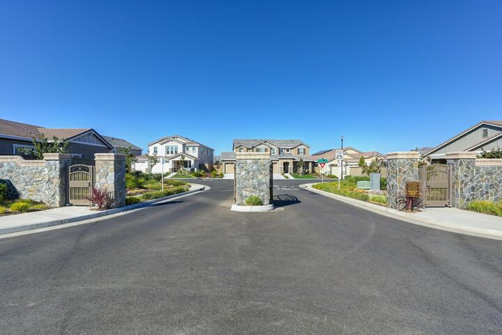 Property Photo:  400 Meadow Bloom Court  CA 95747 