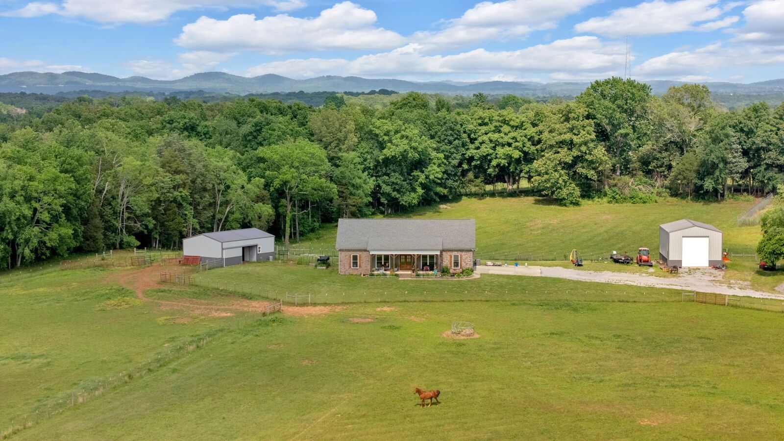 Property Photo:  1802 Old Nashville Dirt Rd  TN 37160 