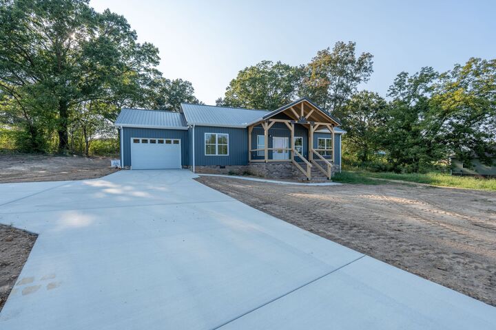 Property Photo:  1166 Dugout Rd  TN 38483 