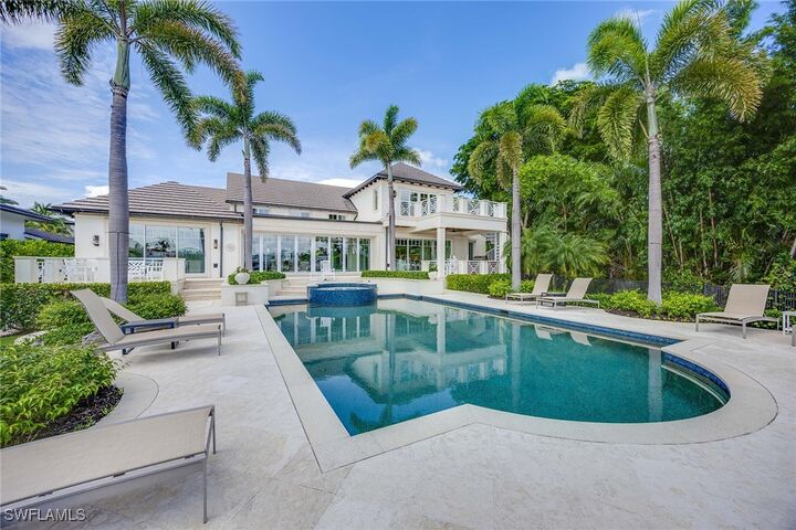 Property Photo: 221 Aqua Court FL 34102