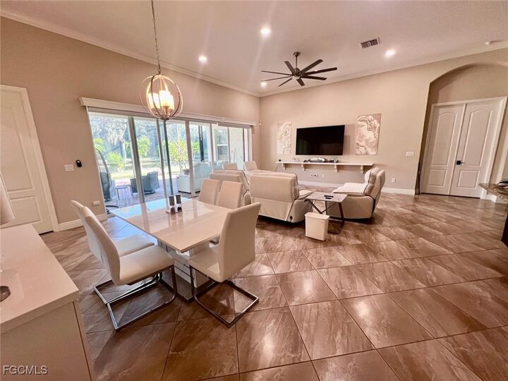 Property Photo:  7121 Hatpin Loop  FL 33545-5083 