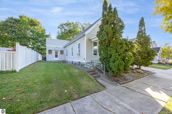 Property Photo:  607 Maple Street  MI 49601 