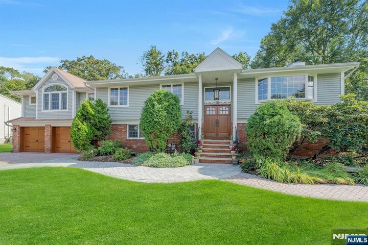 Property Photo:  18 Bayberry Drive  NJ 07645 