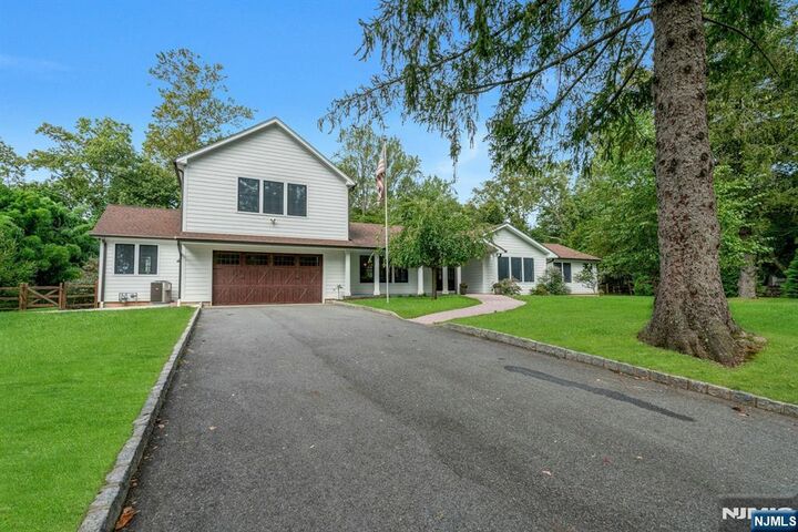 Property Photo:  2 Reid Court  NJ 07430 