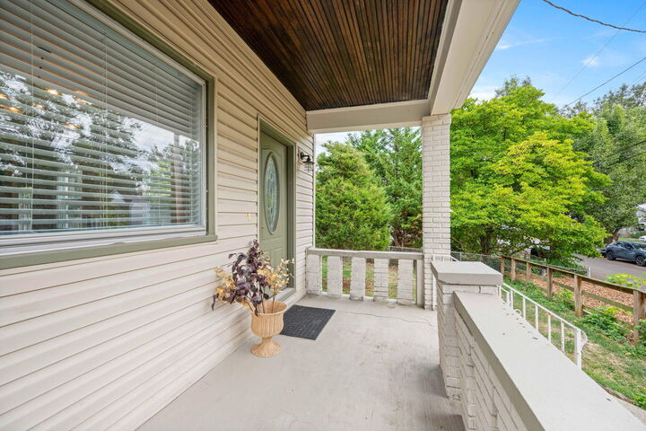 Property Photo: 516 E 19th Street E KY 41014