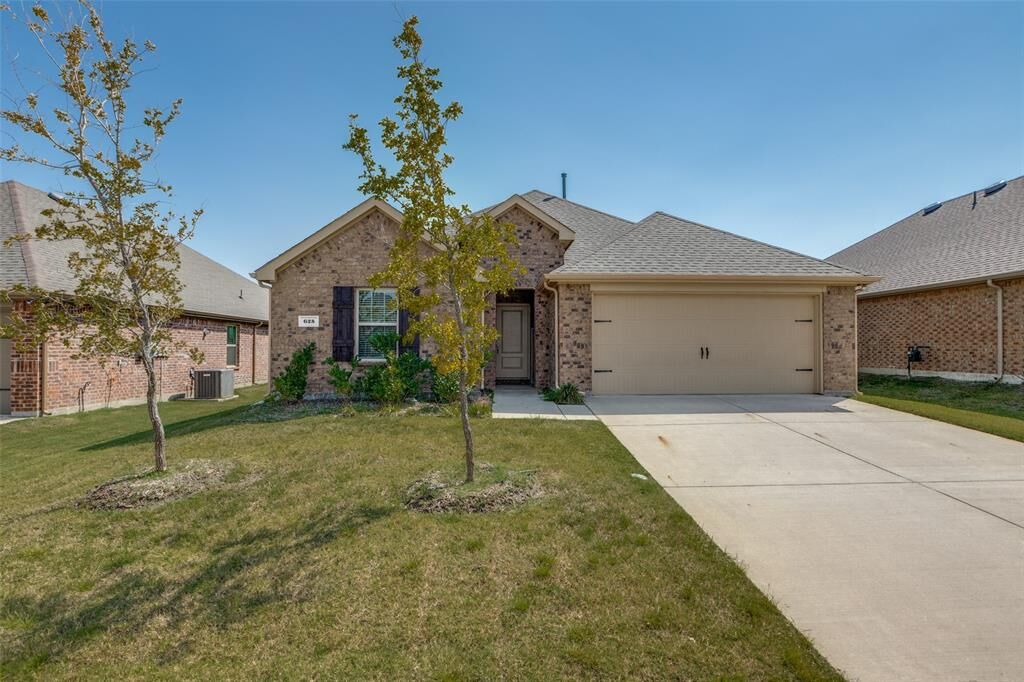 Property Photo: 625 Willow View Way TX 75407
