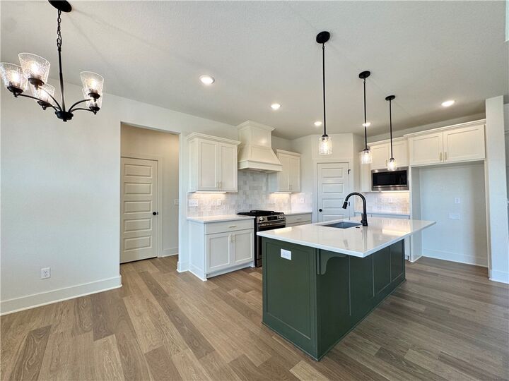 Property Photo:  3105 SW Sandalwood Avenue  AR 72713 