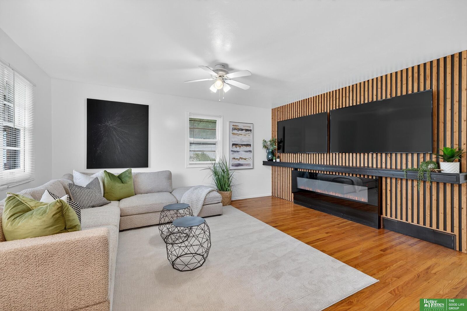 Property Photo: 7437 Schuyler Drive NE 68114
