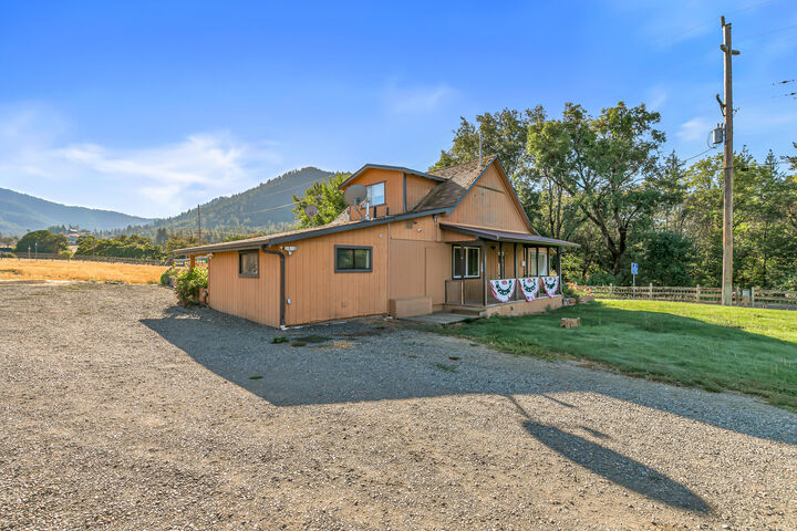Property Photo:  13990 N Applegate Road  OR 97527 