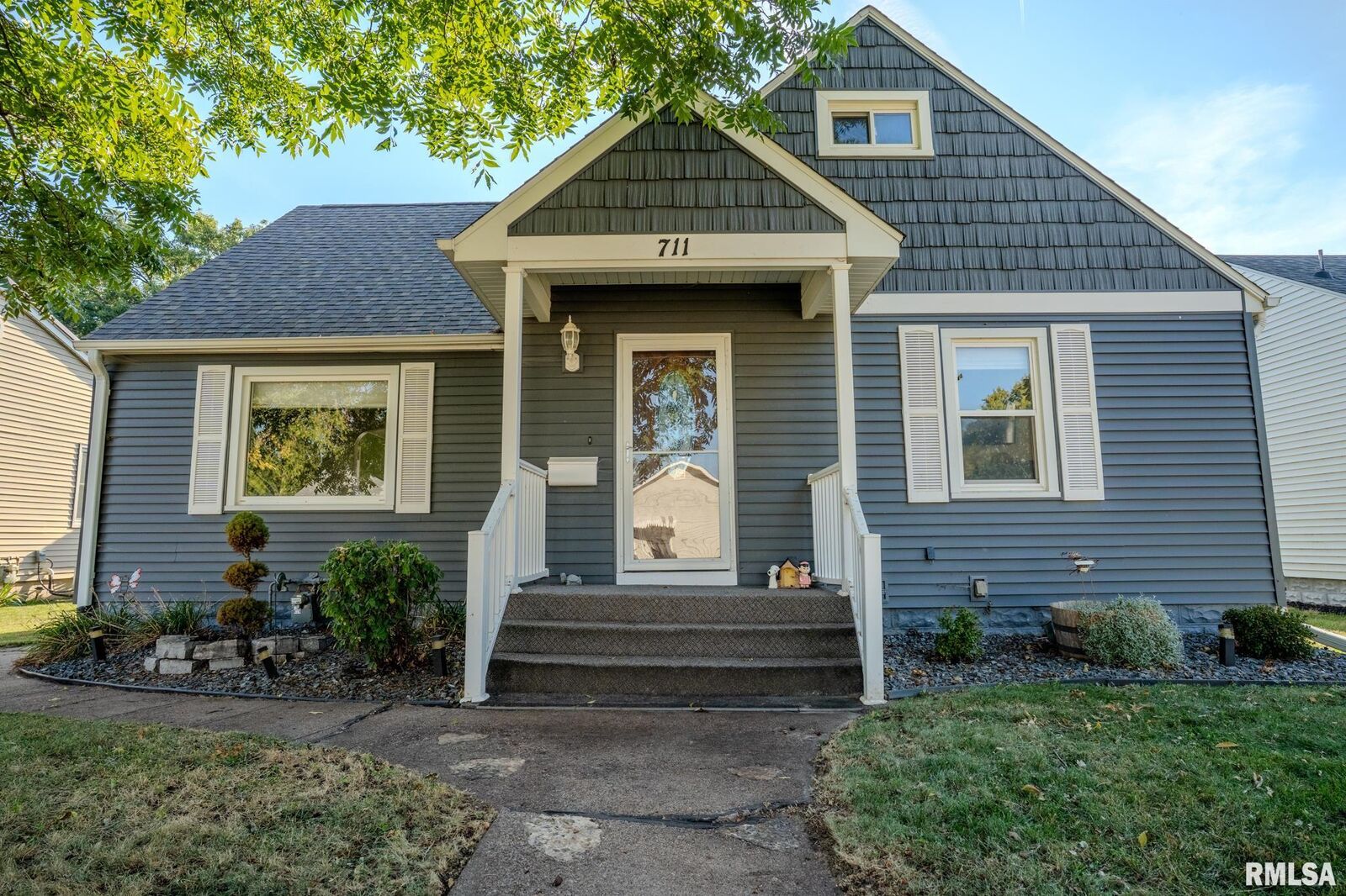 Property Photo:  711 3rd Avenue  IA 52730 