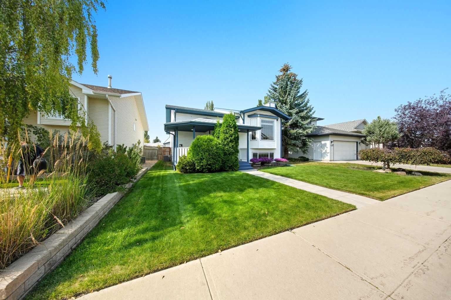 Property Photo: 105 Darling Crescent AB T4R 2V8