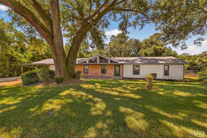 Property Photo: 2298 Equestrian Way FL 32534