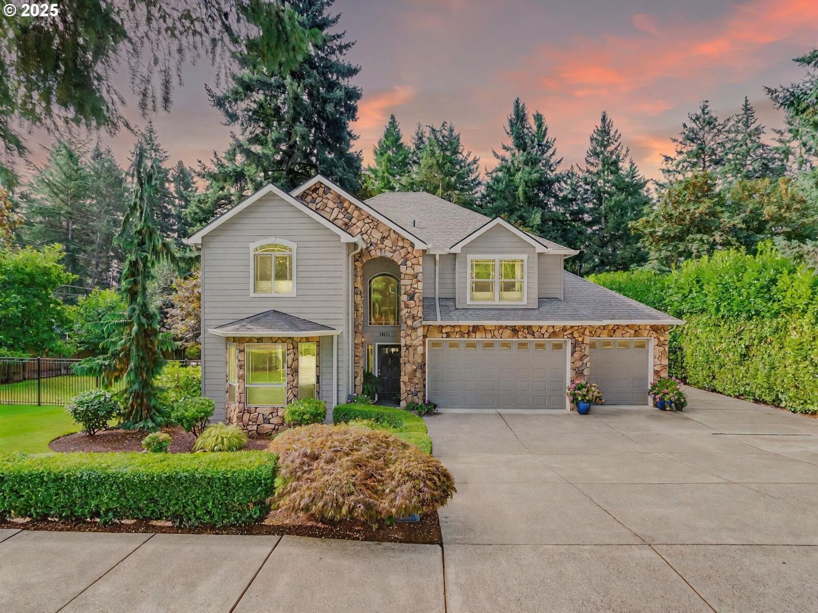 Property Photo:  14111 SE 25th Cir  WA 98683 