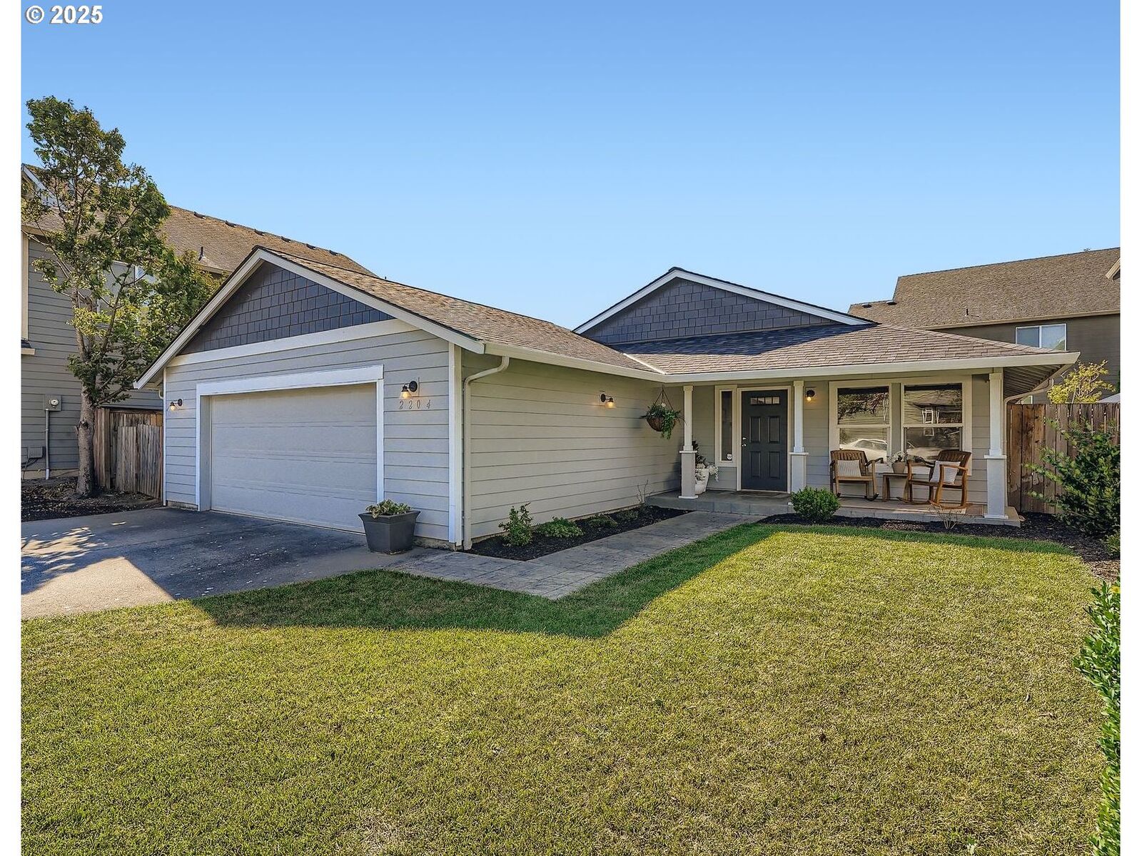 Property Photo:  2204 NE 179th Pl  WA 98684 