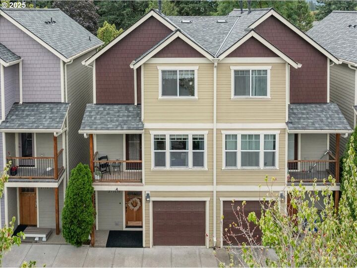 Property Photo: 2710 SE 141st Ave 10 OR 97236