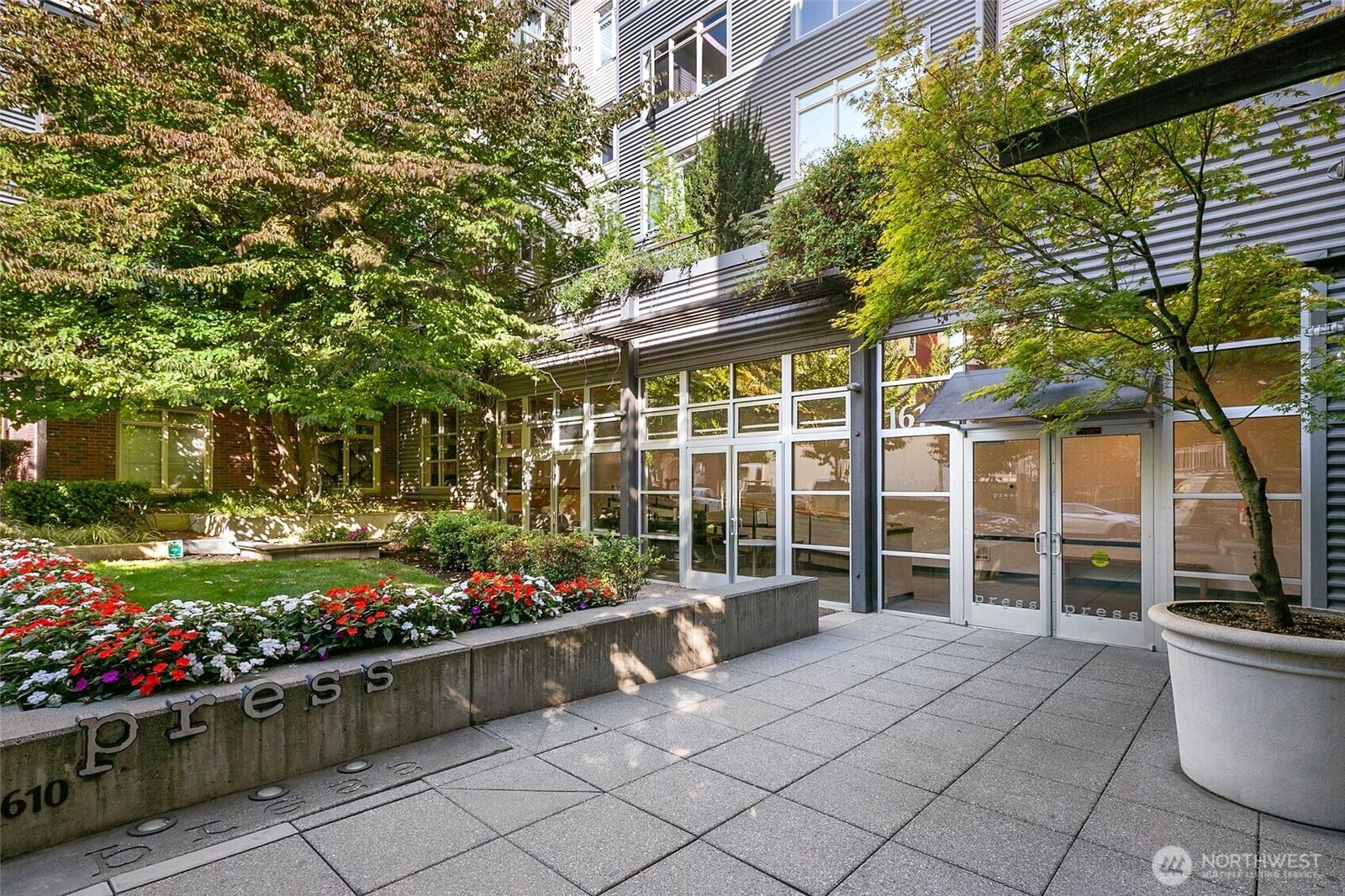 Property Photo:  1610  Belmont Avenue 211  WA 98122 