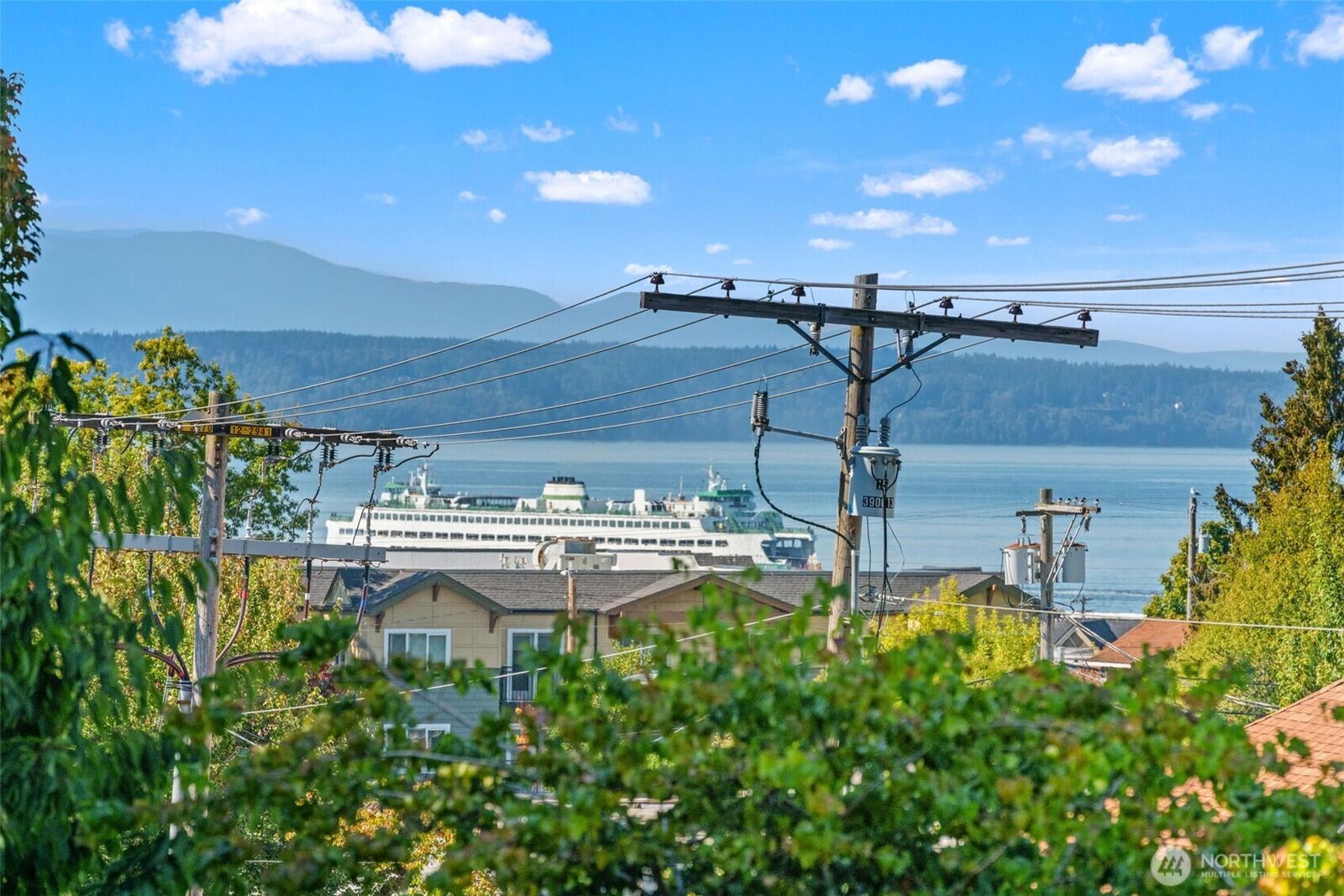 Property Photo:  530  Dayton Street 201  WA 98020 