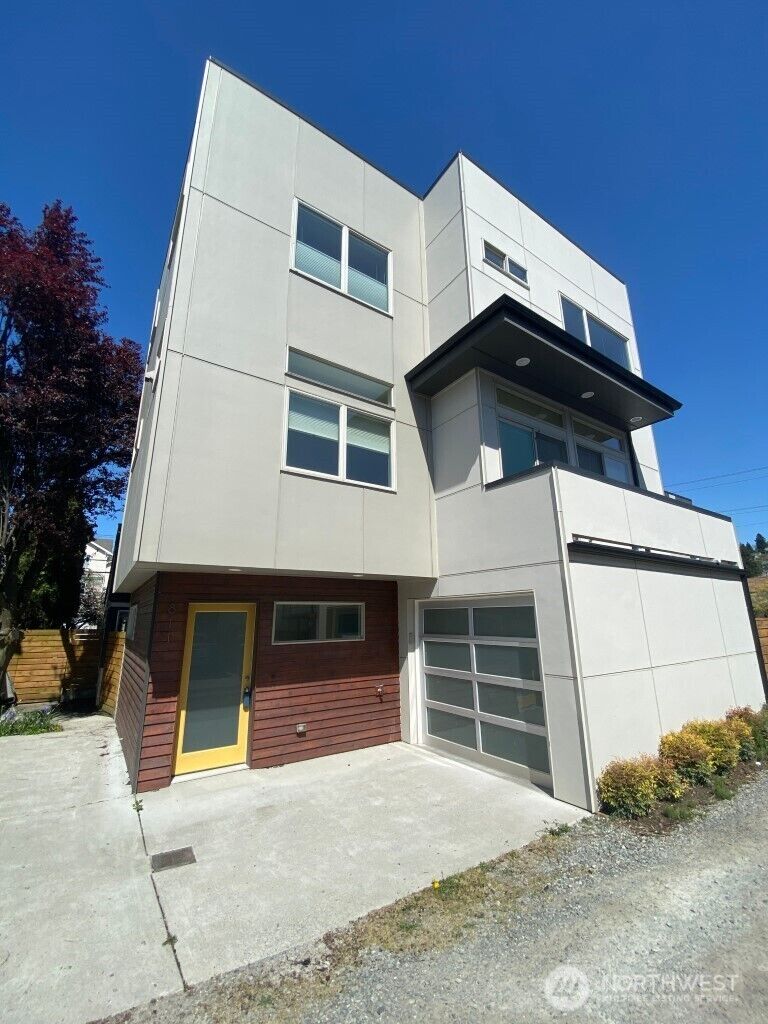Property Photo:  811 NW 50th Street  WA 98107 