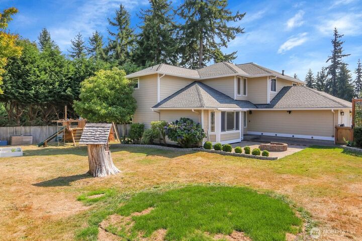 Property Photo:  17217  Larch Way  WA 98037 