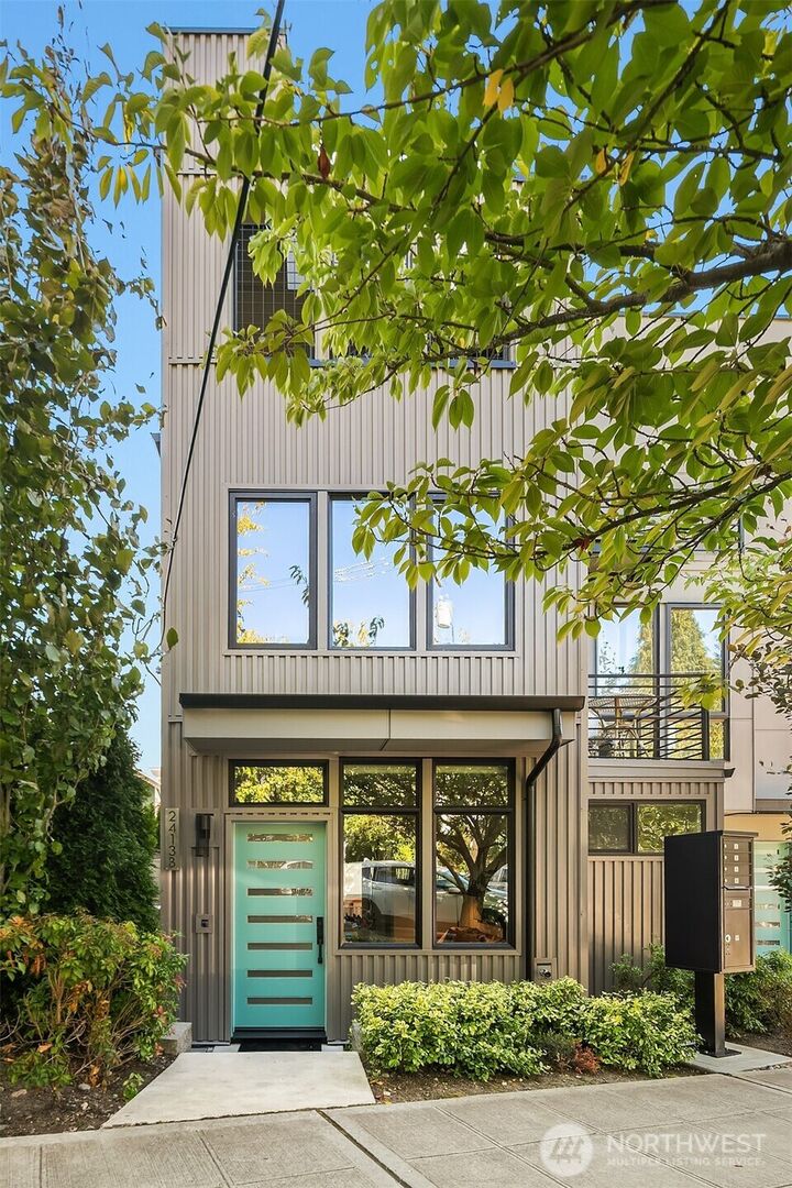 2413 B N 75th Street  Seattle WA 98103 photo