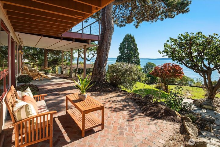 Property Photo: 10819 44th Avenue SW WA 98146