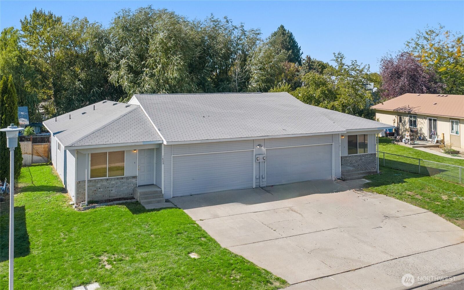 Property Photo: 1809 -1811 N Regal Street WA 98926