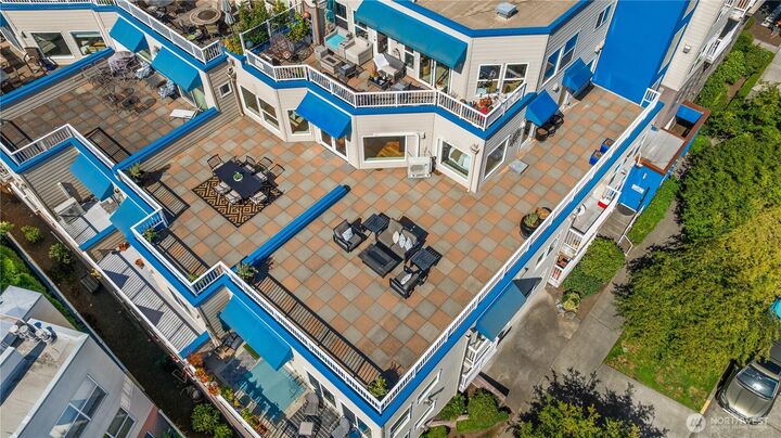 Property Photo:  3919  Latona Avenue NE 305  WA 98105 