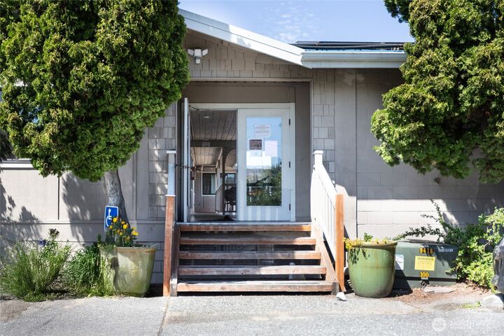 Property Photo:  250  Tucker Avenue 38  WA 98250 