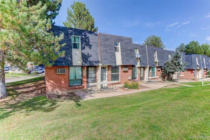 Property Photo:  5846 S Pearl Street  CO 80121 