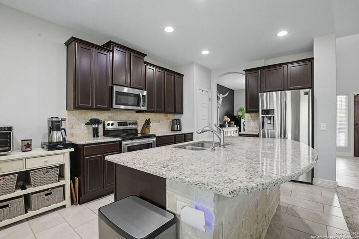 Property Photo: 630 Saddle House TX 78108