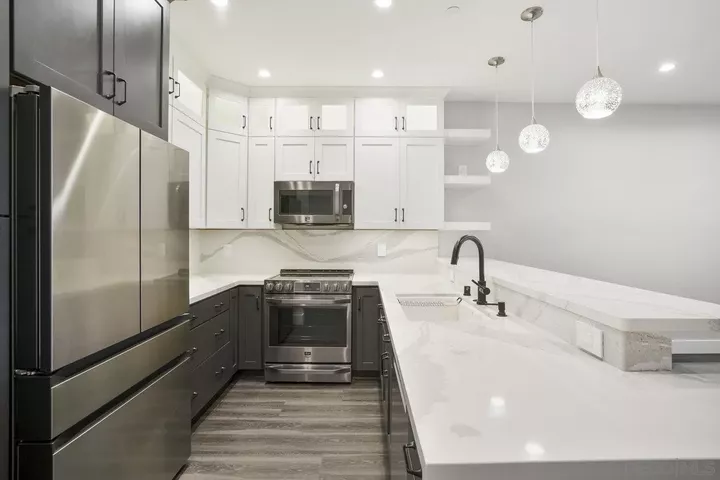 Property Photo:  2445 Brant St 613  CA 92101 