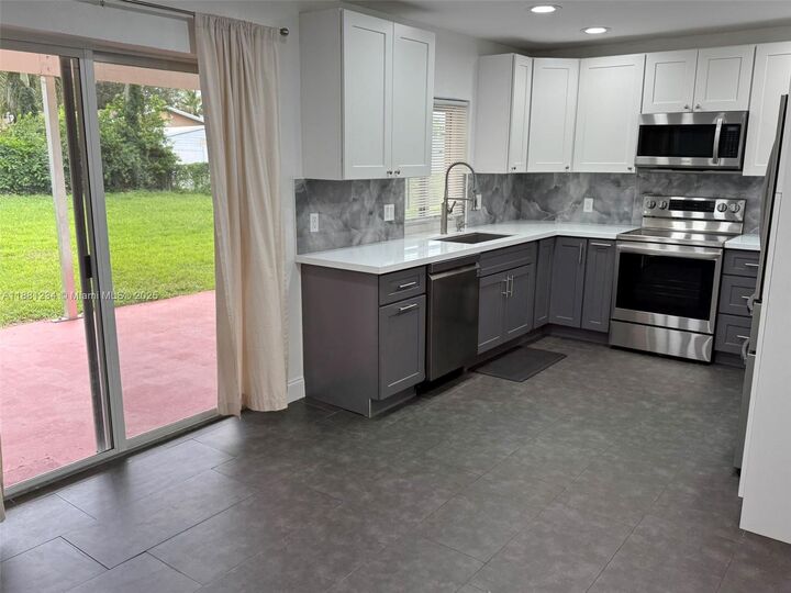 Property Photo: 1020 NW 45th Ct FL 33309