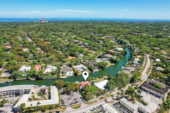 Property Photo: 1265 S Alhambra Cir FL 33146