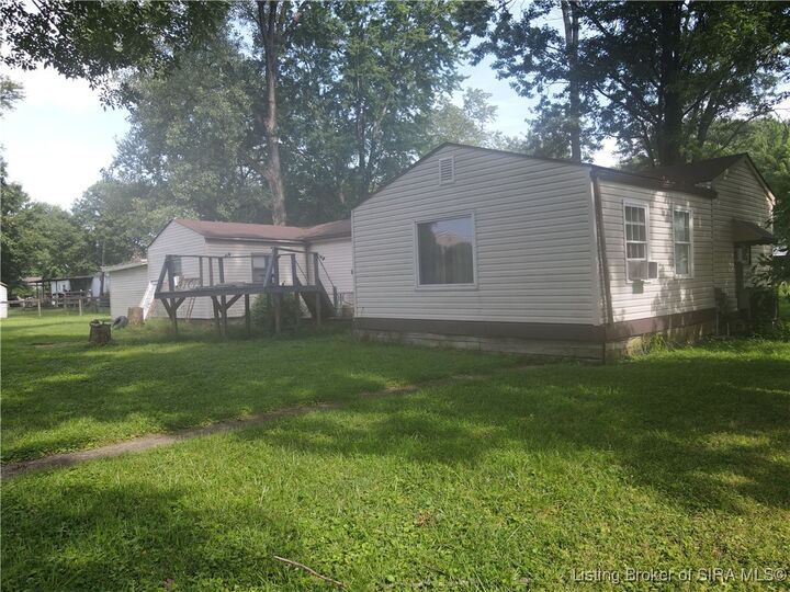 Property Photo: 1524 Waverly Road IN 47130