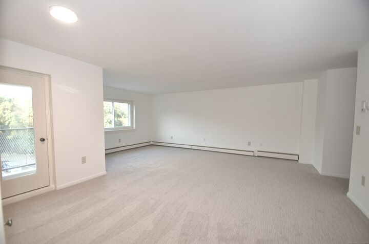 Property Photo:  3900 Park Avenue 6R  CT 06604 