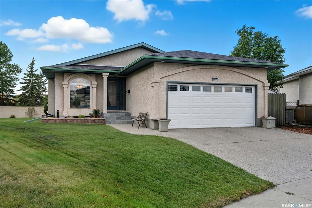 Property Photo:  3246 Peyson Bay E  SK S4V 2W8 