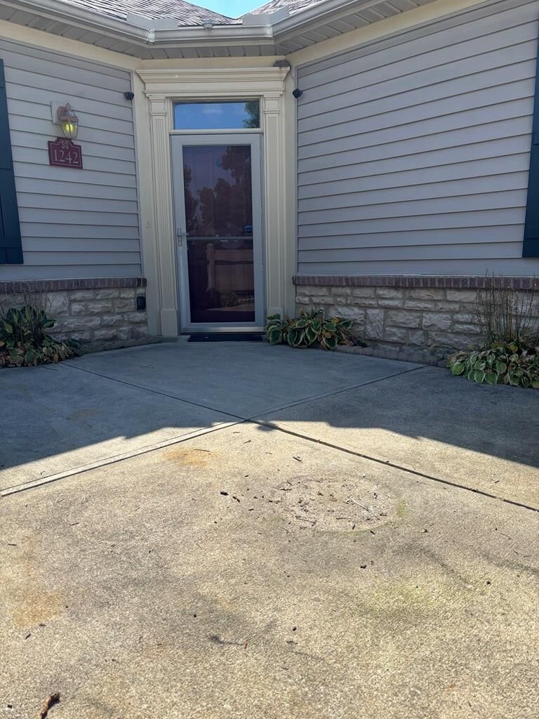 Property Photo:  1242 Paddock Loop  OH 43160 