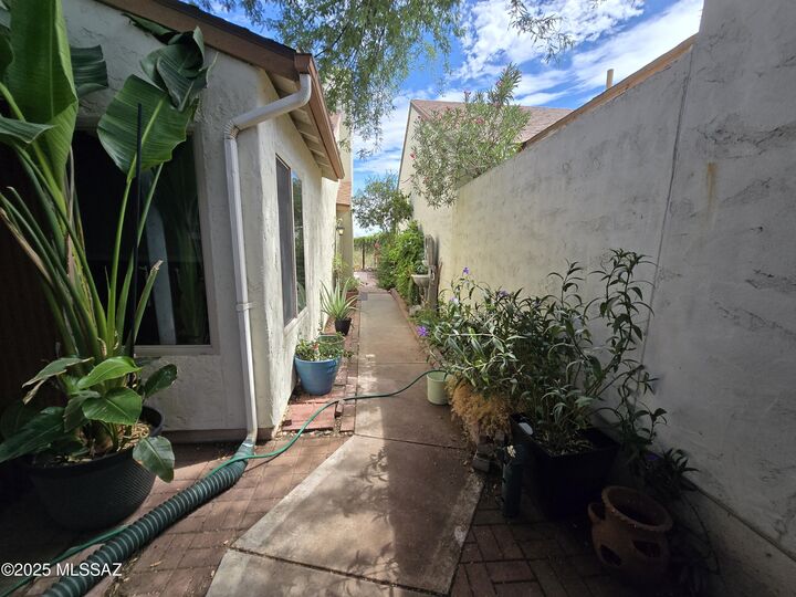 Property Photo:  2776 W Carnation Place  AZ 85745 