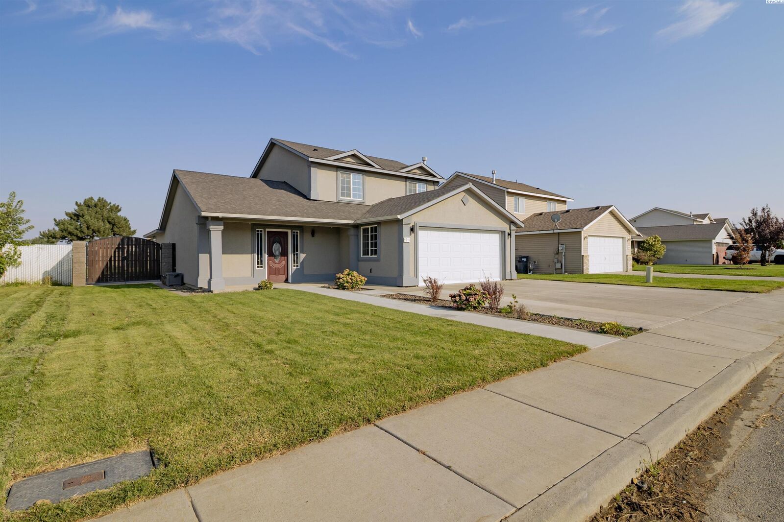Property Photo:  1211 N Beech Ave  WA 99301 