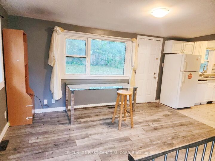 Property Photo:  648 Oxford Street E Unit2  ON N5Y 3J4 