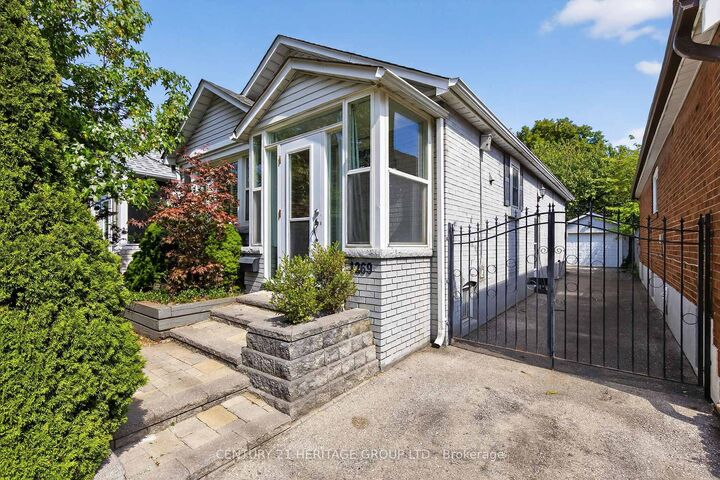 1269 Broadview Avenue  Toronto ON M4K 2T5 photo