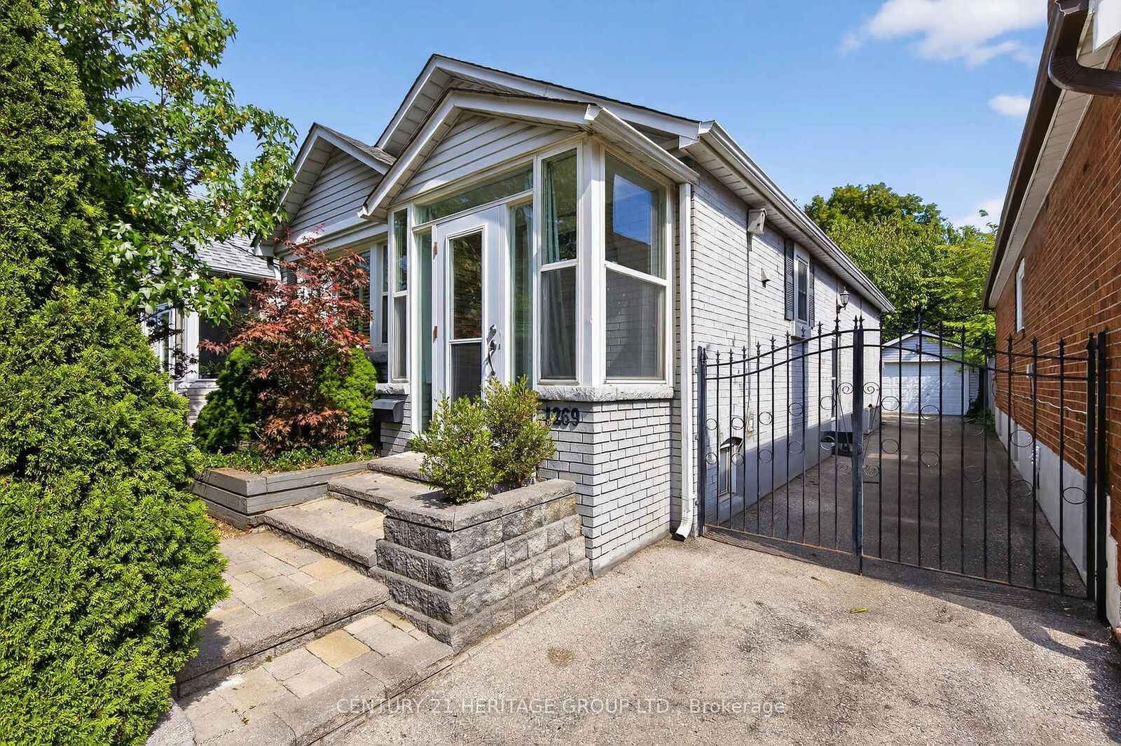 Photo de la propriété:  1269 Broadview Avenue  ON M4K 2T5 