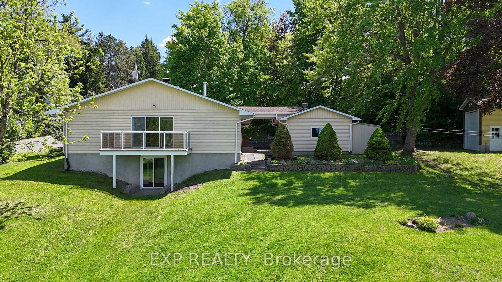 Photo de la propriété:  2577 Regional 174 Road  ON K4C 1E5