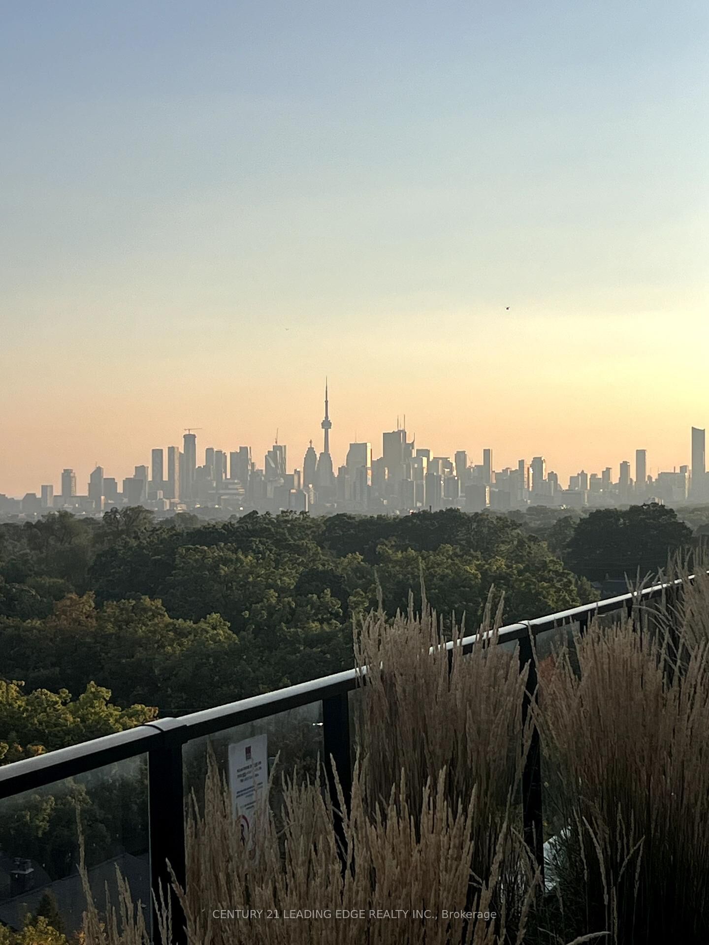 Property Photo:  2301 Danforth Avenue 502  ON M4C 1K5 