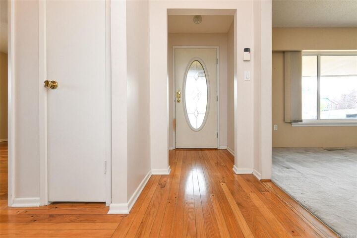 Photo de la propriété:  531 11th St  BC V9N 1S7 