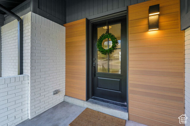 Property Photo: 9752 S Granite Hill Dr E UT 84092
