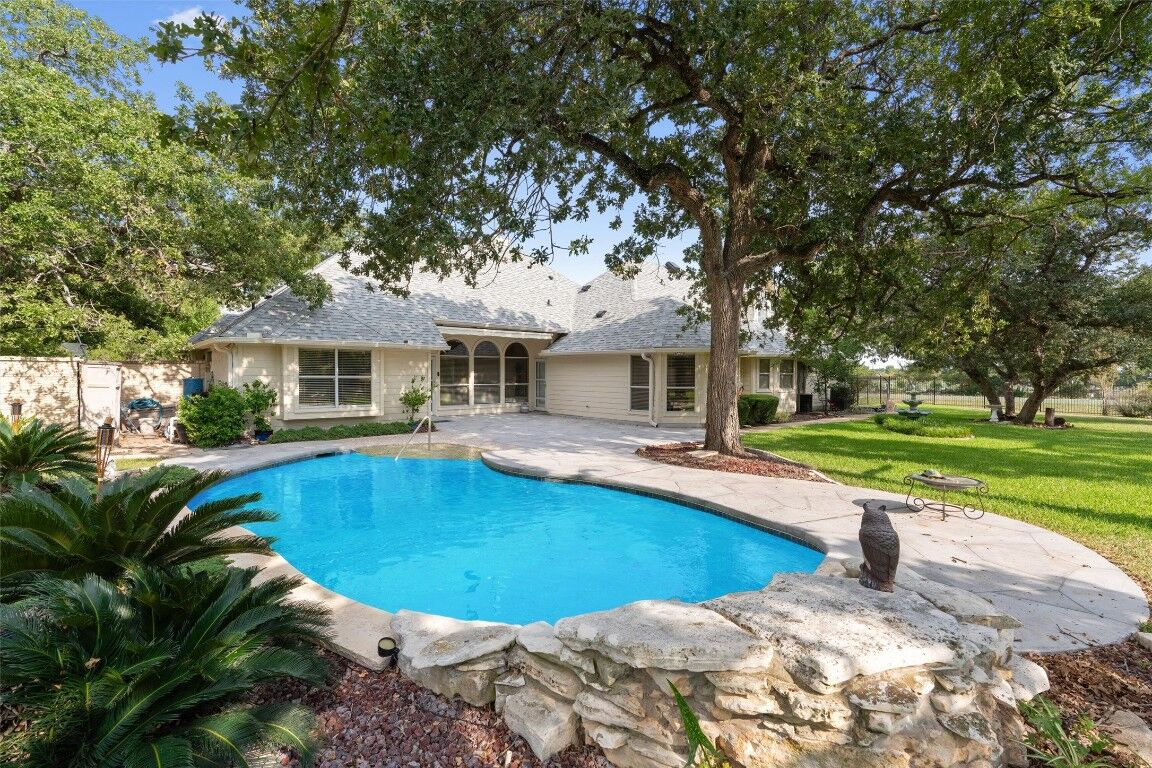 Property Photo: 101 Ten Oaks Drive TX 78633